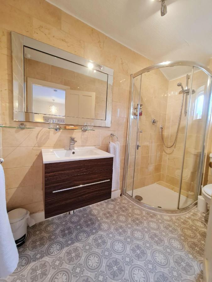 Beaufort Lodge - Central Location & Free Parking ทอนทัน ภายนอก รูปภาพ