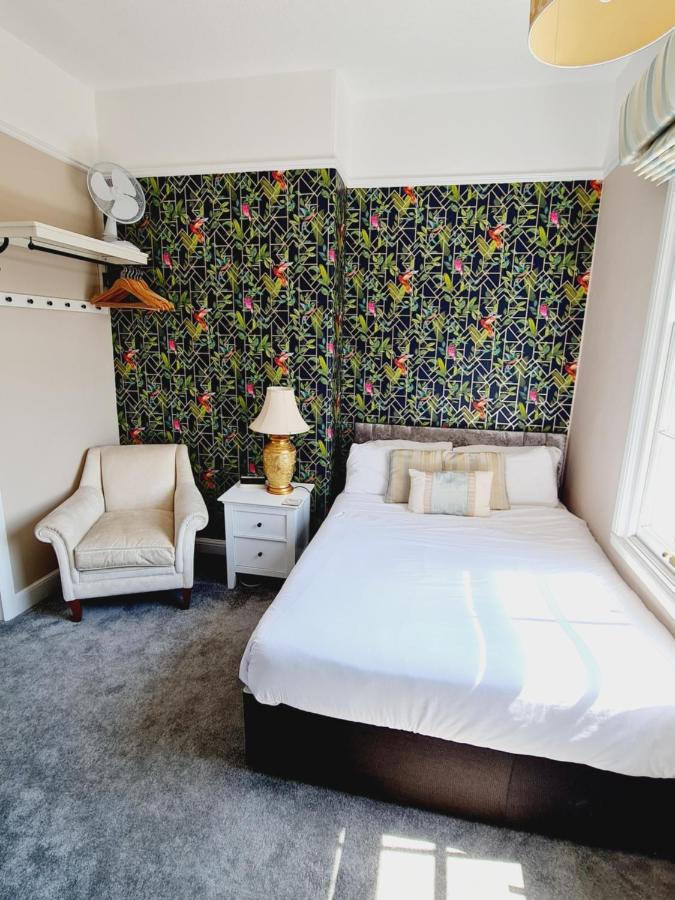 Beaufort Lodge - Central Location & Free Parking ทอนทัน ภายนอก รูปภาพ