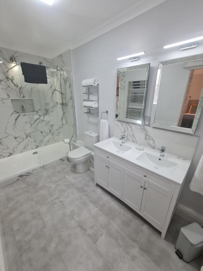 Beaufort Lodge - Central Location & Free Parking ทอนทัน ภายนอก รูปภาพ