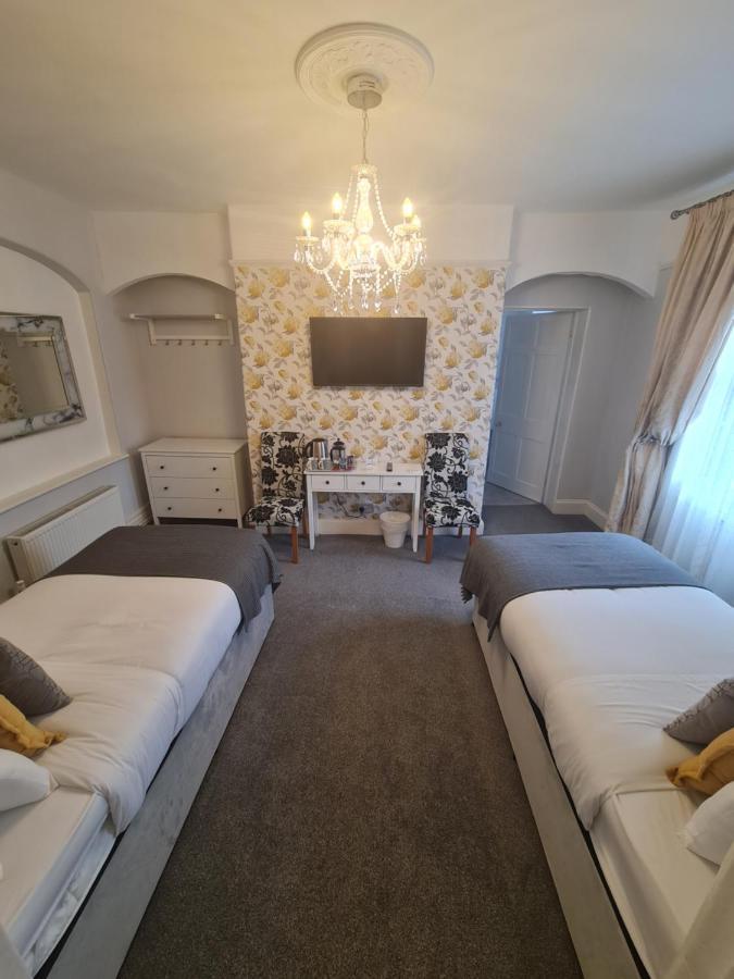 Beaufort Lodge - Central Location & Free Parking ทอนทัน ภายนอก รูปภาพ