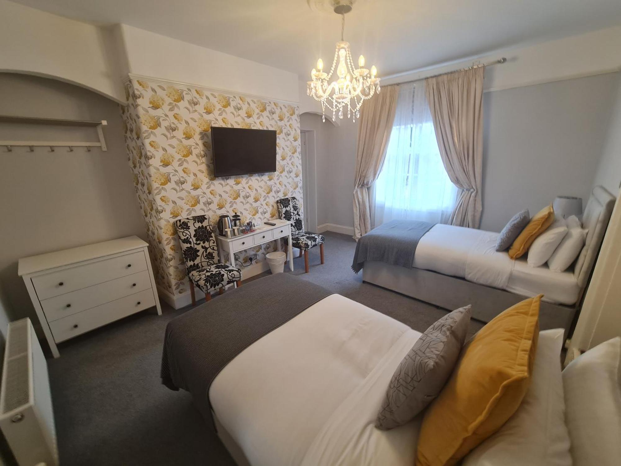 Beaufort Lodge - Central Location & Free Parking ทอนทัน ภายนอก รูปภาพ